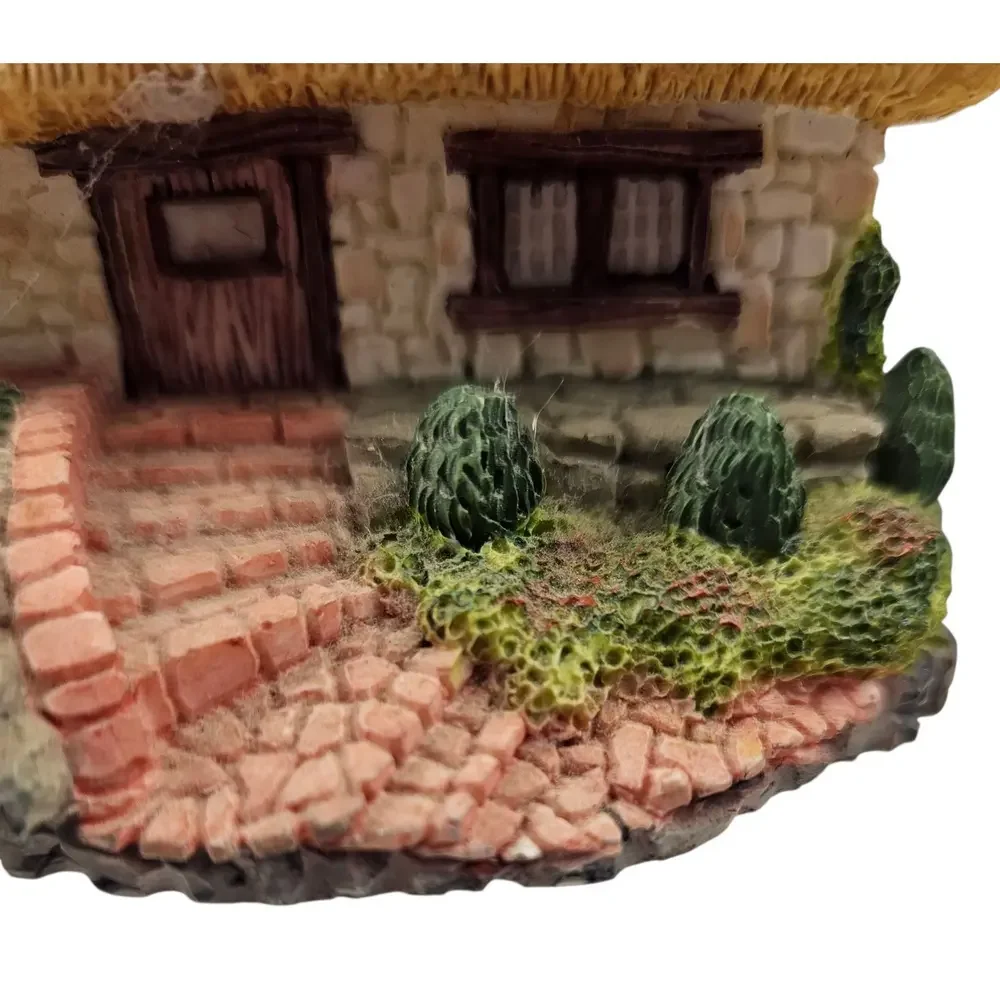 Olde England's Classic Cottages Canterbury Inn Country‎ Village Figurine Collect